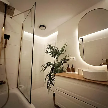 Ambient Lounge With Sundeck And Free Parking Appartement *