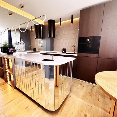 Ambient Lounge With Sundeck And Free Parking Apartament