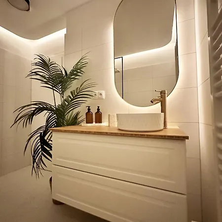 Ambient Lounge With Sundeck And Free Parking Apartament *