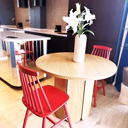 Ambient Lounge With Sundeck And Free Parking Apartament