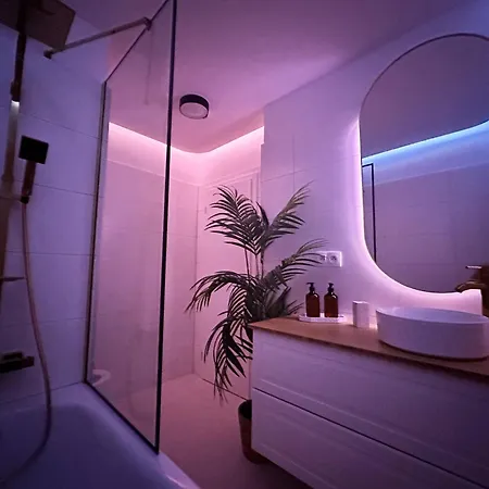 Ambient Lounge With Sundeck And Free Parking Appartamento