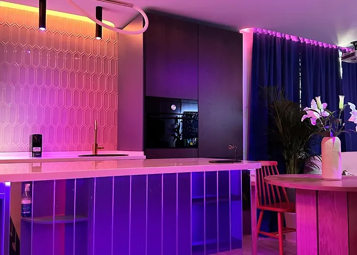 Ambient Lounge With Sundeck And Free Parking Apartment *