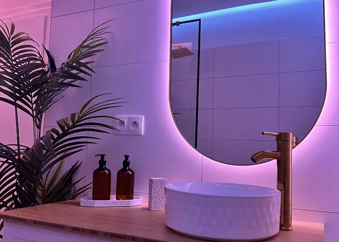 Ambient Lounge With Sundeck And Free Parking * Pressburg