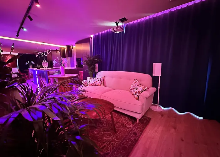 Ambient Lounge With Sundeck And Free Parking Apartment *