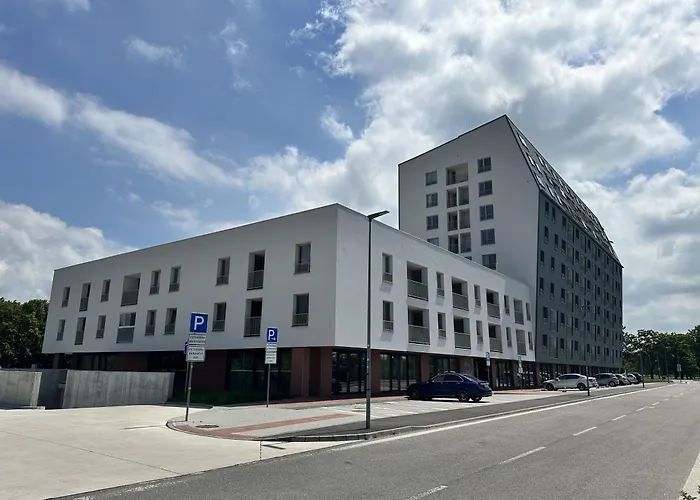 Ambient Lounge With Sundeck And Free Parking Apartment Pressburg