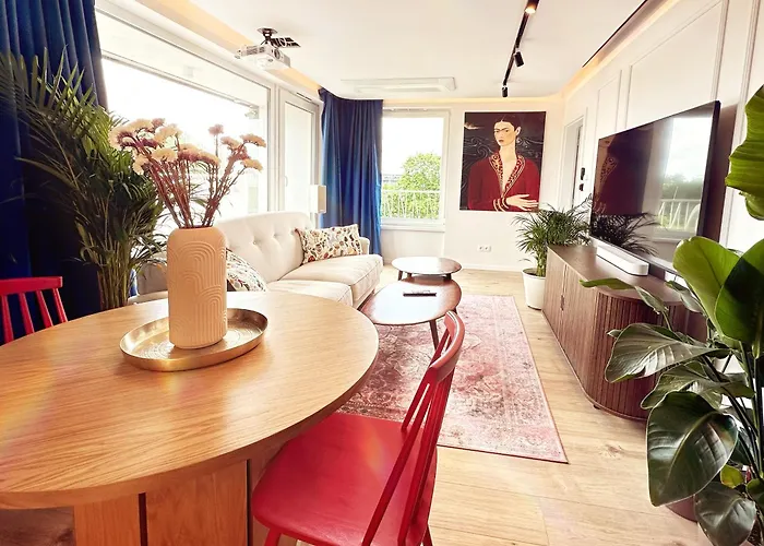 Ambient Lounge With Sundeck And Free Parking Apartment Pressburg