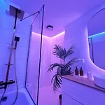 아파트 Ambient Lounge With Sundeck And Free Parking