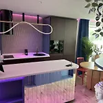 Ambient Lounge With Sundeck And Free Parking 브라티슬라바