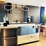 아파트 Ambient Lounge With Sundeck And Free Parking 브라티슬라바