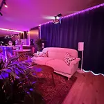 Ambient Lounge With Sundeck And Free Parking 아파트 *