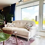 아파트 Ambient Lounge With Sundeck And Free Parking