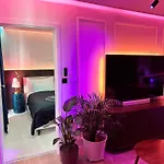 아파트 Ambient Lounge With Sundeck And Free Parking *