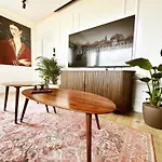Ambient Lounge With Sundeck And Free Parking 아파트 *