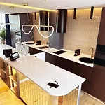 Ambient Lounge With Sundeck And Free Parking * 브라티슬라바