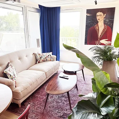 Ambient Lounge With Sundeck And Free Parking